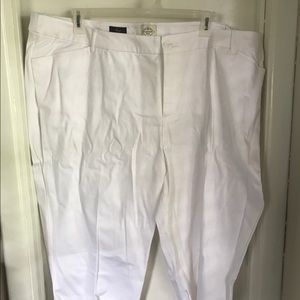 NWT White Capri pants